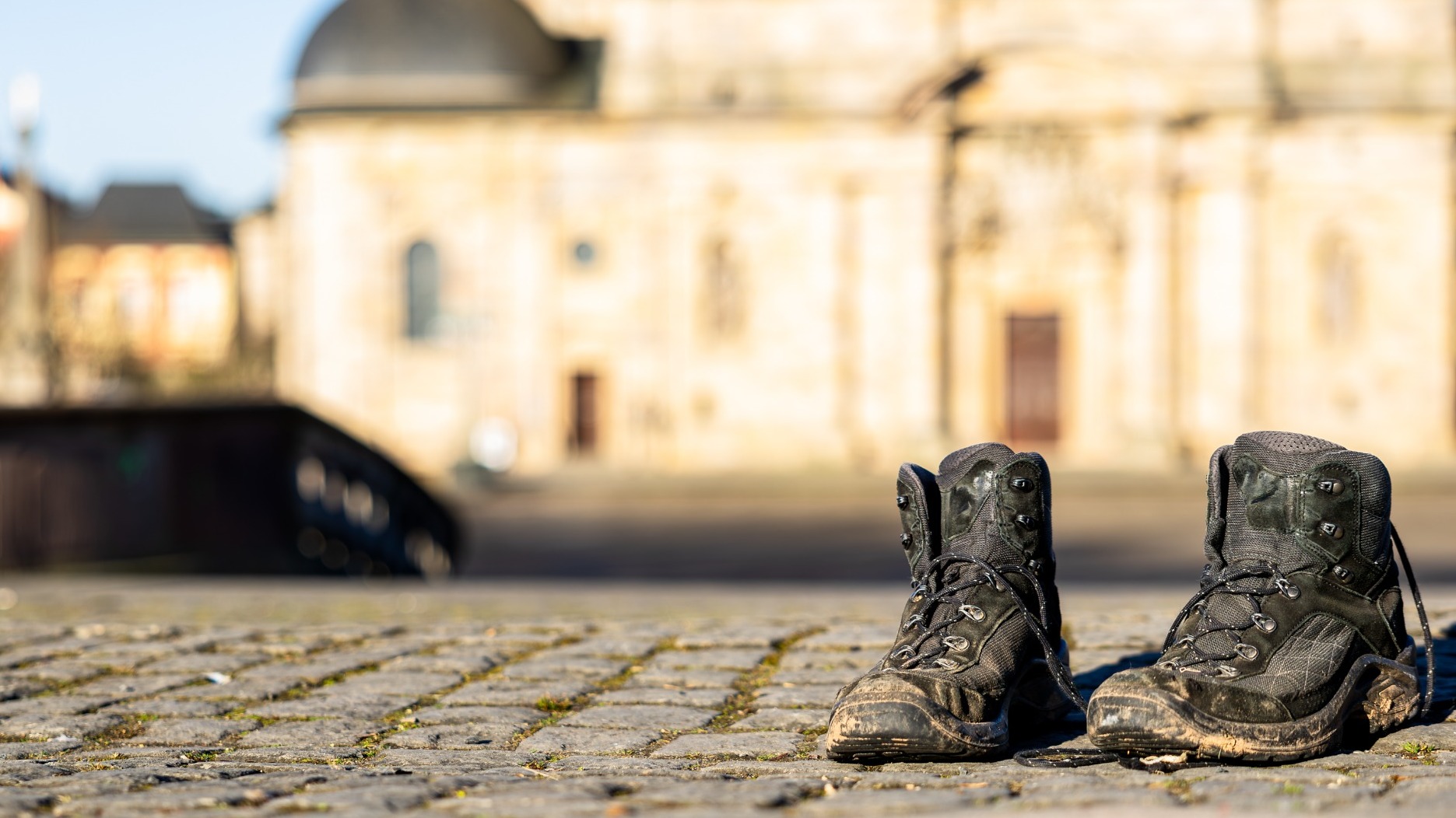 Schuhe als Symbol für den Glaubensweg: Bischof Dr. Michael Gerber ruft im Hirtenwort zum ersten Fastensonntag dazu auf, das Profil des eigenen Glaubens zu überprüfen und zu stärken. Foto: Bistum Fulda / Burkhard Beintken